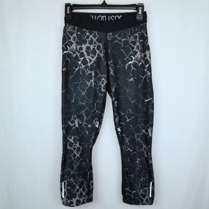 Nike Dri-Fit Capri with Zippered Pocket Size Small